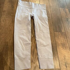 Lululemon Seamlessly‎ Street Crop in Heather Grey Size 10